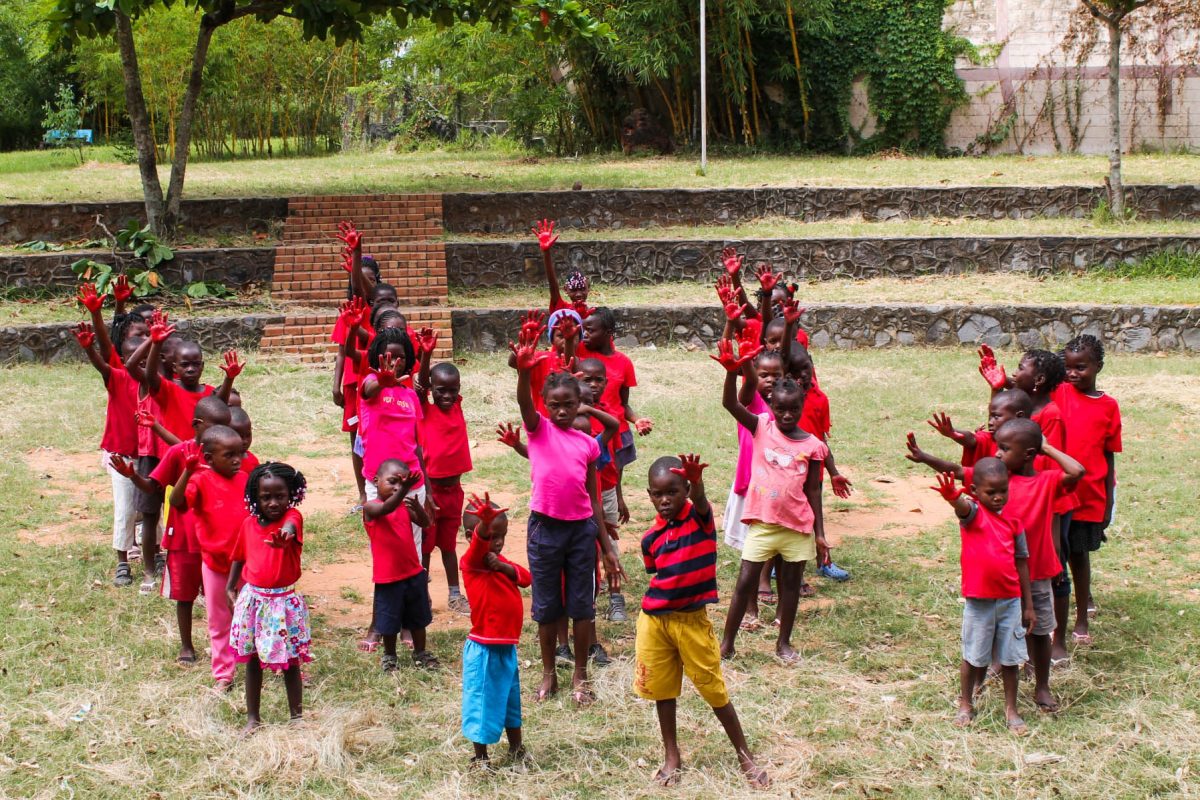 Los niños de Aldeas se suman al Red Han Day