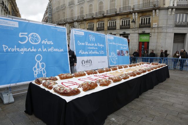 Gran roscón de Aldeas Infantiles