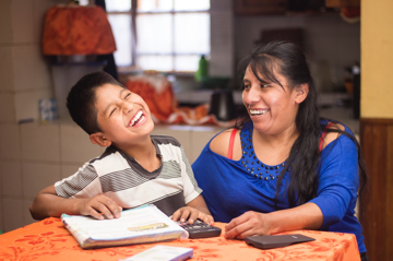 niño estudiando